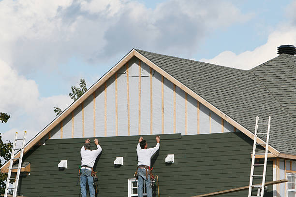 Professional Siding Installation technician working in Union, SC